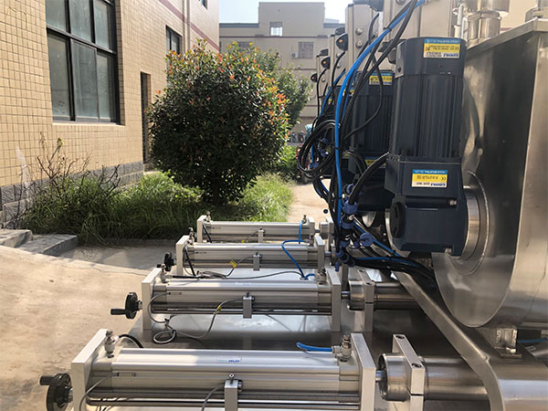 洛陽瓶裝香菇醬灌裝設備實拍圖