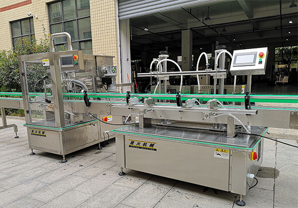 鄭州濃醬加汁灌裝機械實拍圖