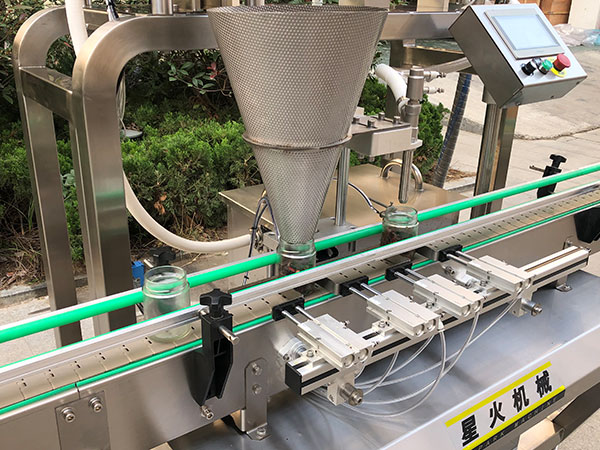 臥式醬料灌裝機流水線細節圖